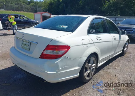2010 Mercedes-Benz C 300 Luxury/Sport из США, поврежденный, VIN WDDGF5EB2AF477652